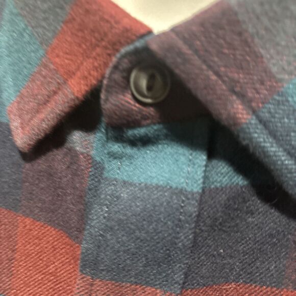 UNTUCKit Button Up Long Sleeve Flannel Plaid Shirt Red Blue Men’s L  Ski Cabin - Picture 4 of 16